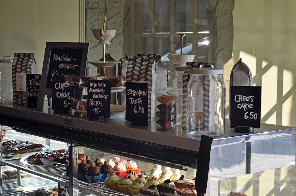 Café Plaza, Bär Alfred Café Plaza, Bär Alfred